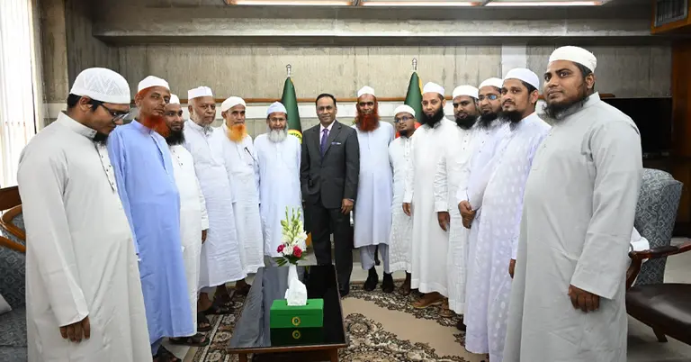 ডেপুটি স্পিকার ব্যারিস্টার কায়সার কামাল সঙ্গে ইমাম প্রতিনিধিদলের সাক্ষাৎ